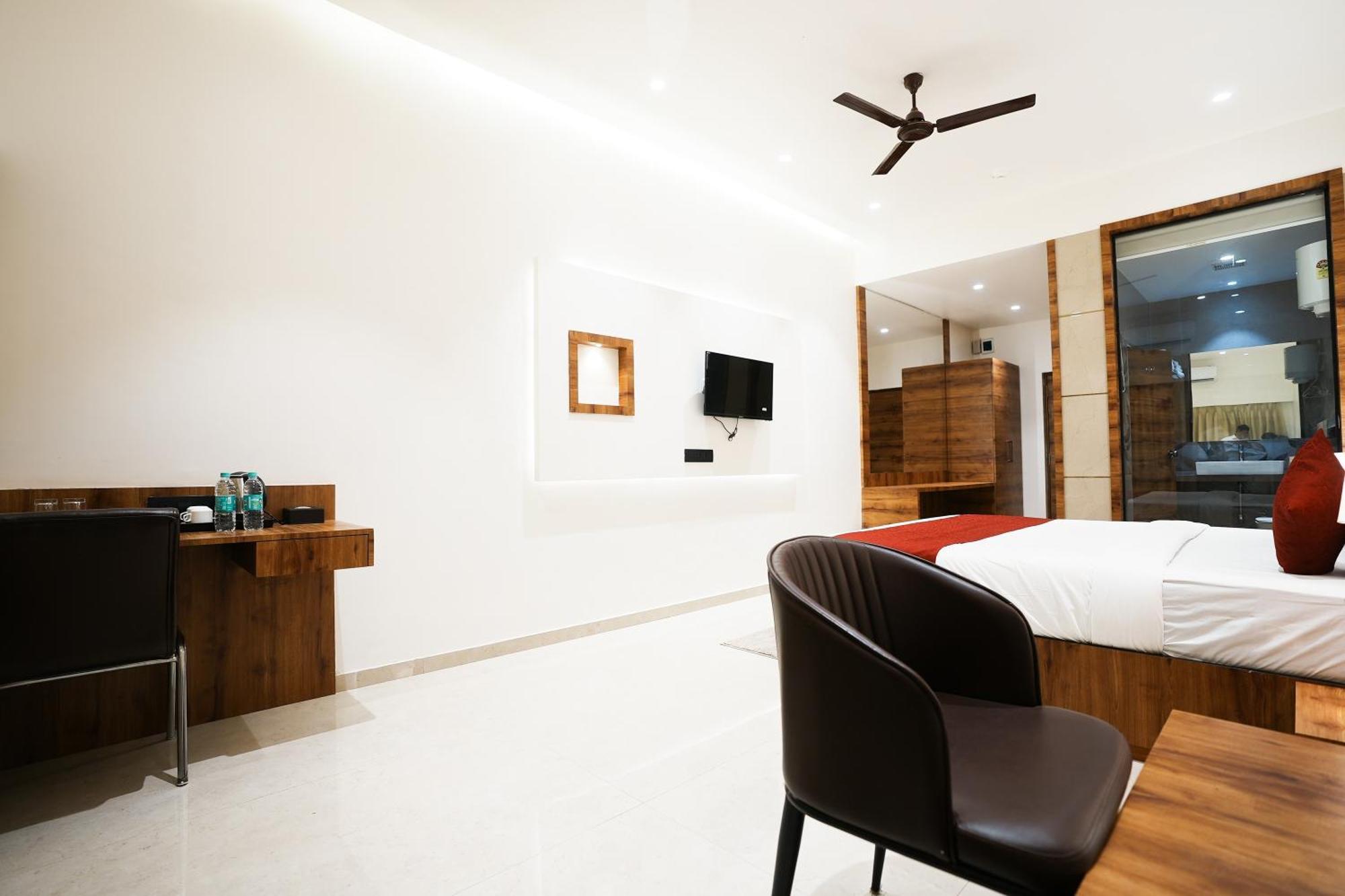 Madhav Residency Hotel & Banquet, Kalyan, Mumbai Εξωτερικό φωτογραφία